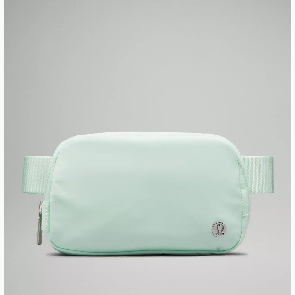 Lululemon everywhere belt bag 1L mint moment